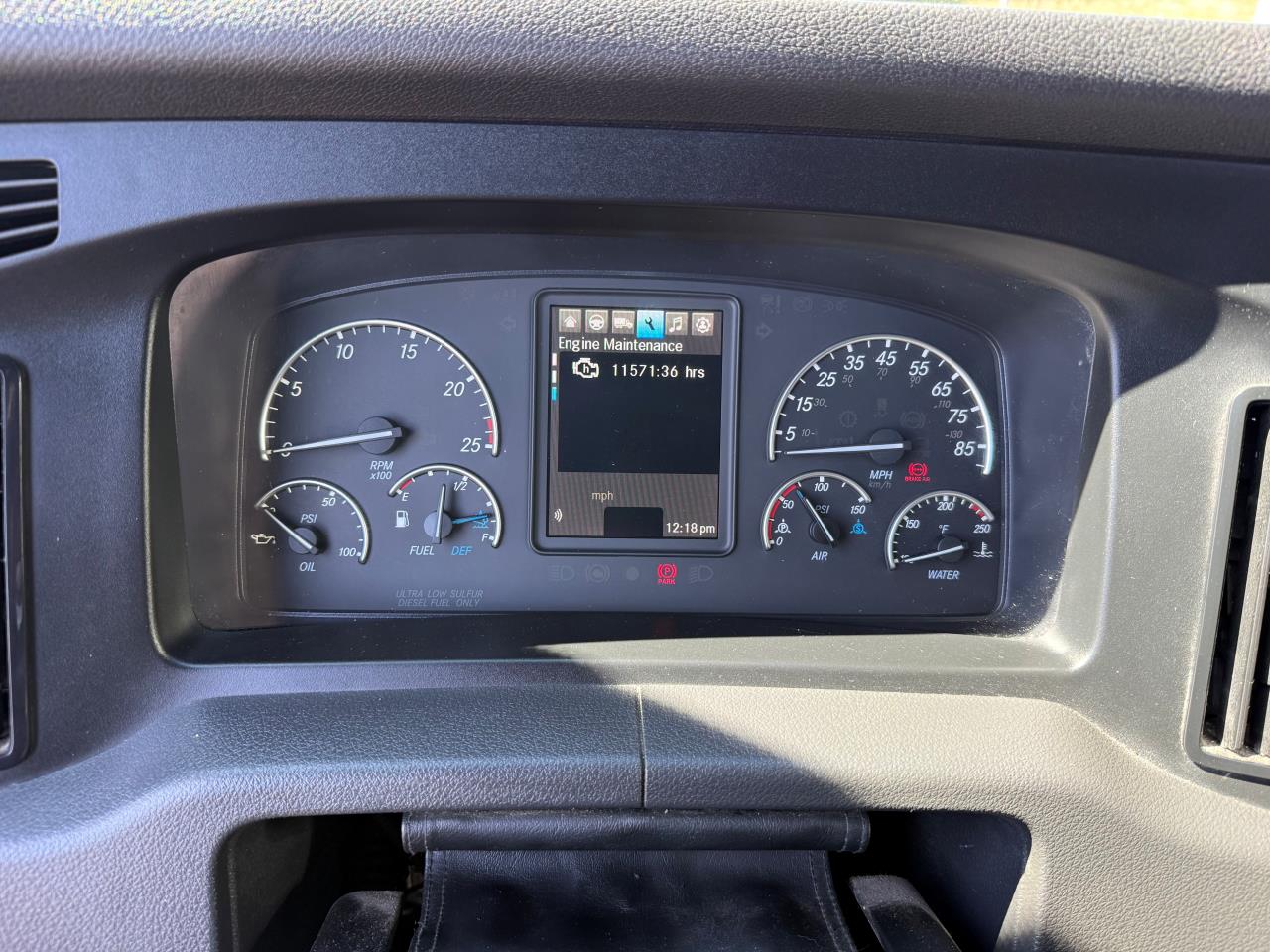 2023 Freightliner Cascadia in Medford, OR — photo 7