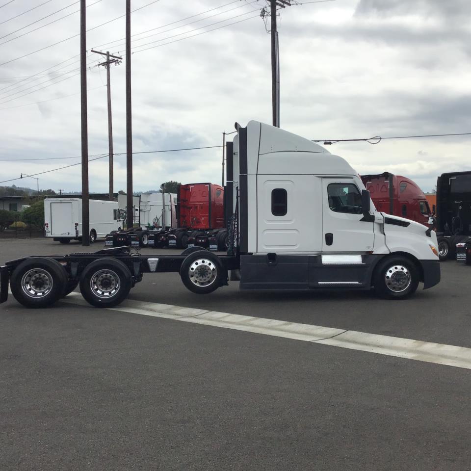 2023 Freightliner Cascadia in Pacific, WA — photo 3