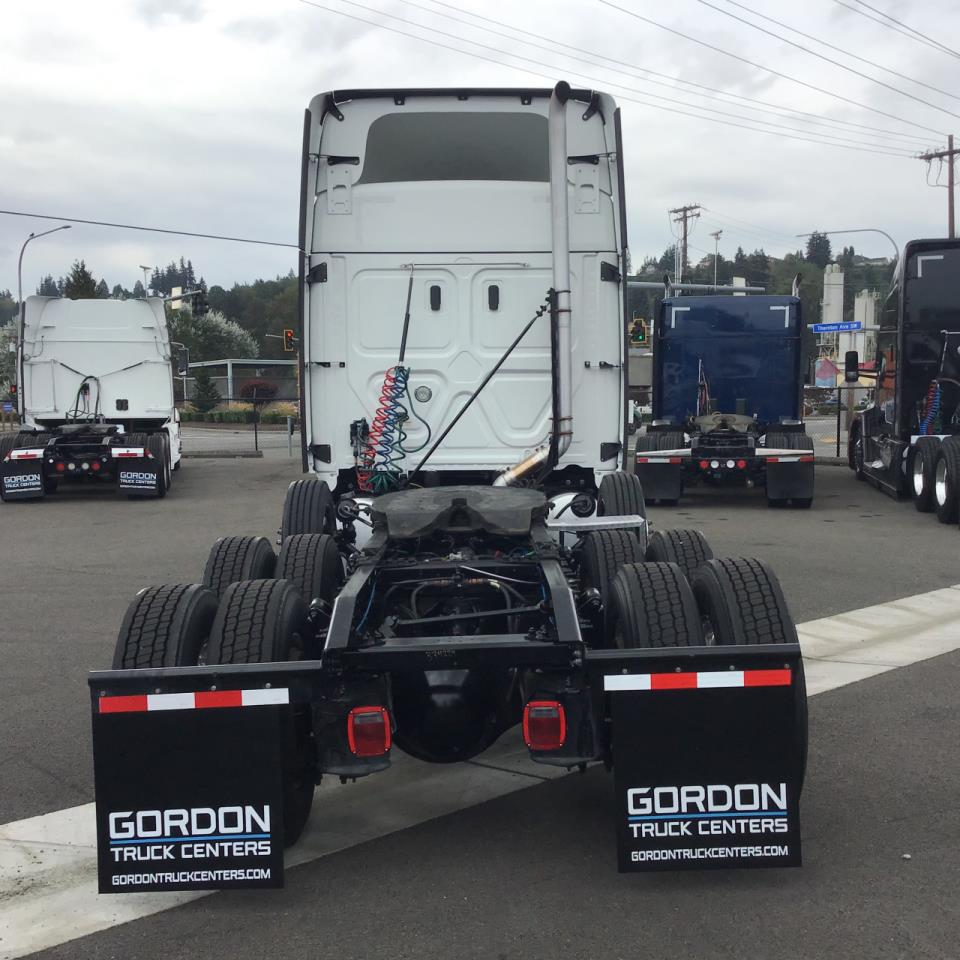 2023 Freightliner Cascadia in Pacific, WA — photo 4