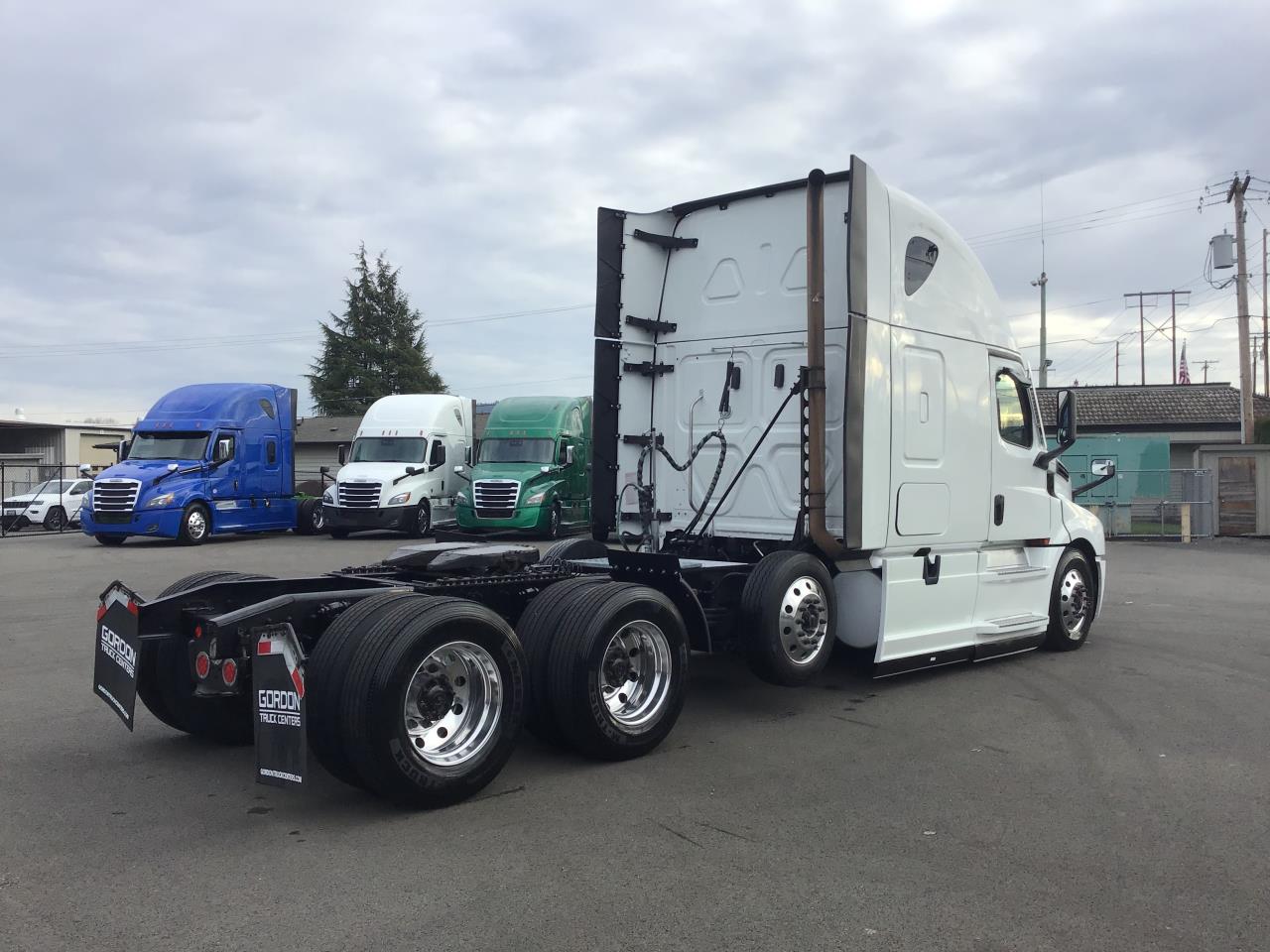 2021 Freightliner Cascadia - image 2