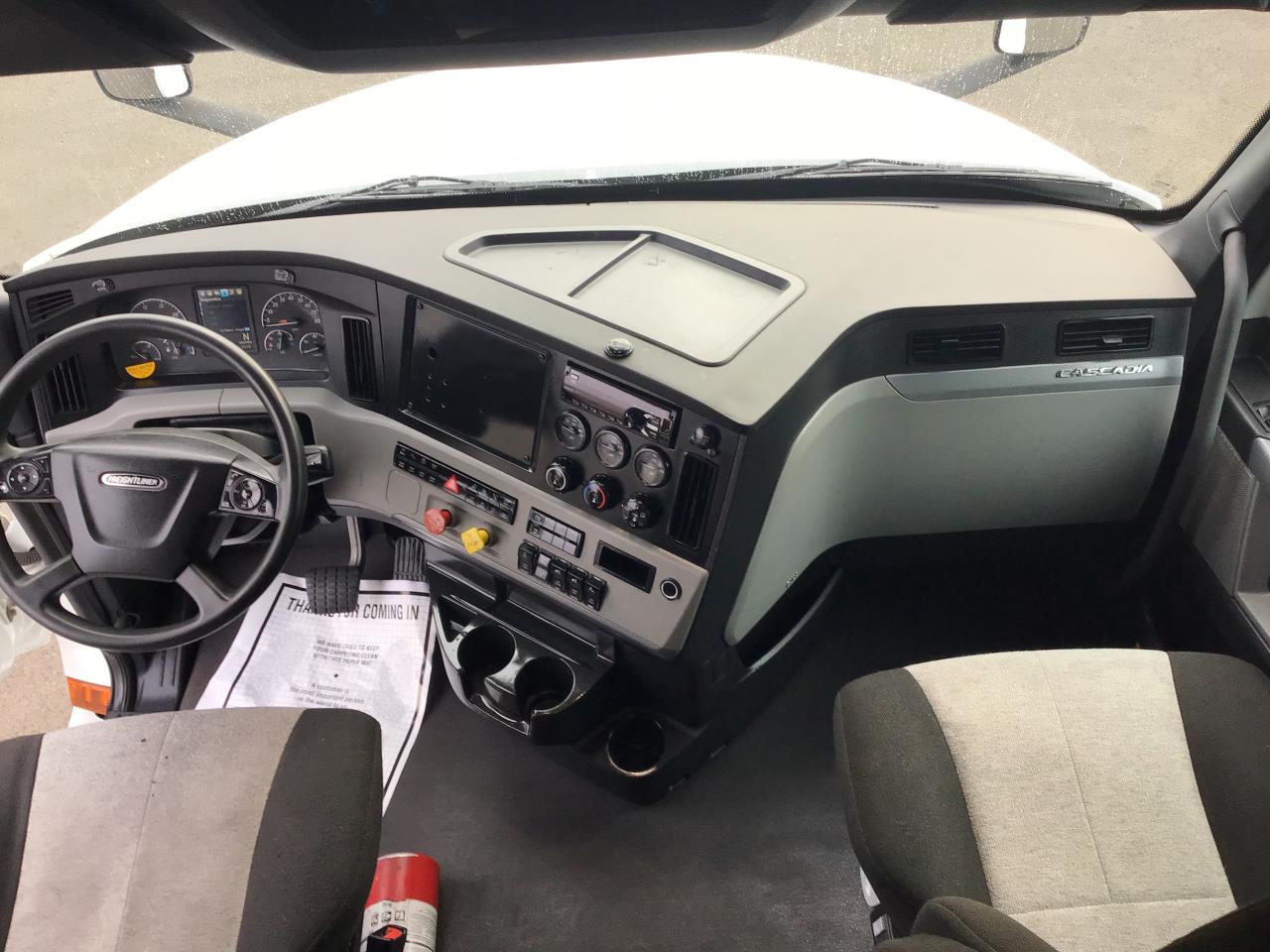 2021 Freightliner Cascadia - image 9