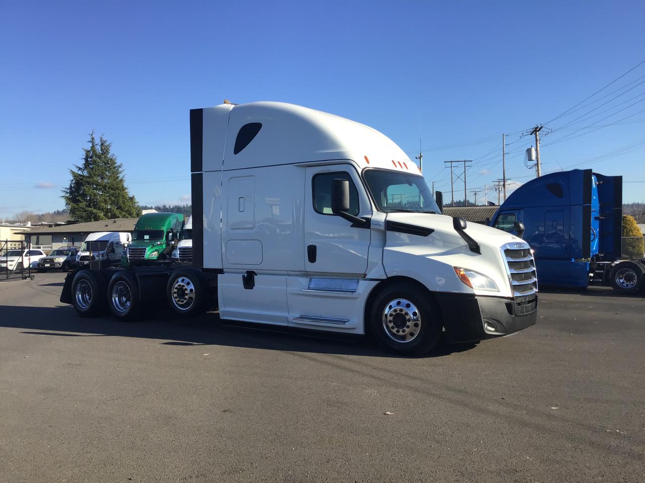 2020 Freightliner Cascadia - image 3