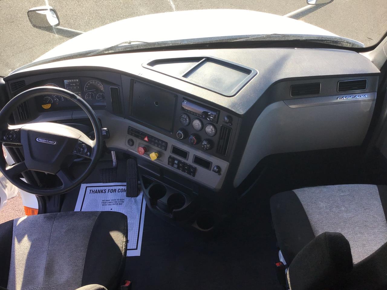 2020 Freightliner Cascadia - image 9