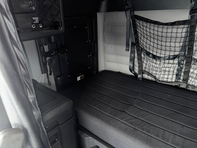 2024 Freightliner Cascadia - image 11