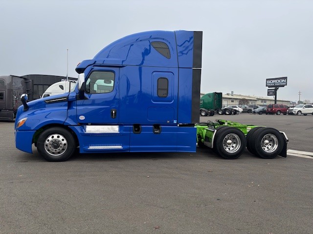 2024 Freightliner Cascadia - image 2