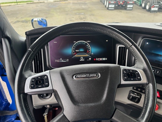 2024 Freightliner Cascadia - image 7
