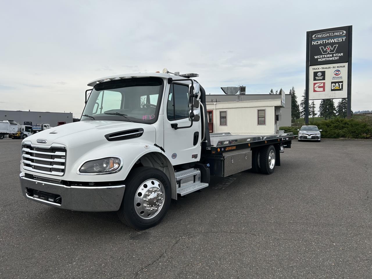 2024 Freightliner - image 2