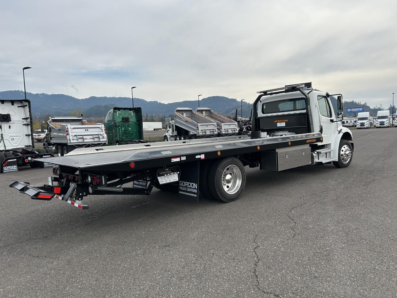 2024 Freightliner - image 4