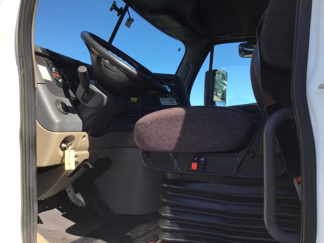 2018 Freightliner Cascadia - image 5
