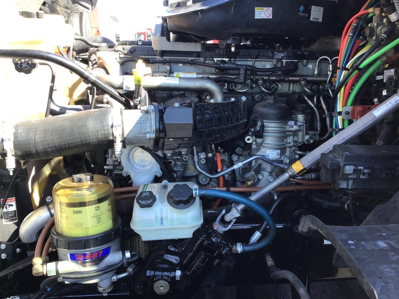 2018 Freightliner Cascadia - image 9