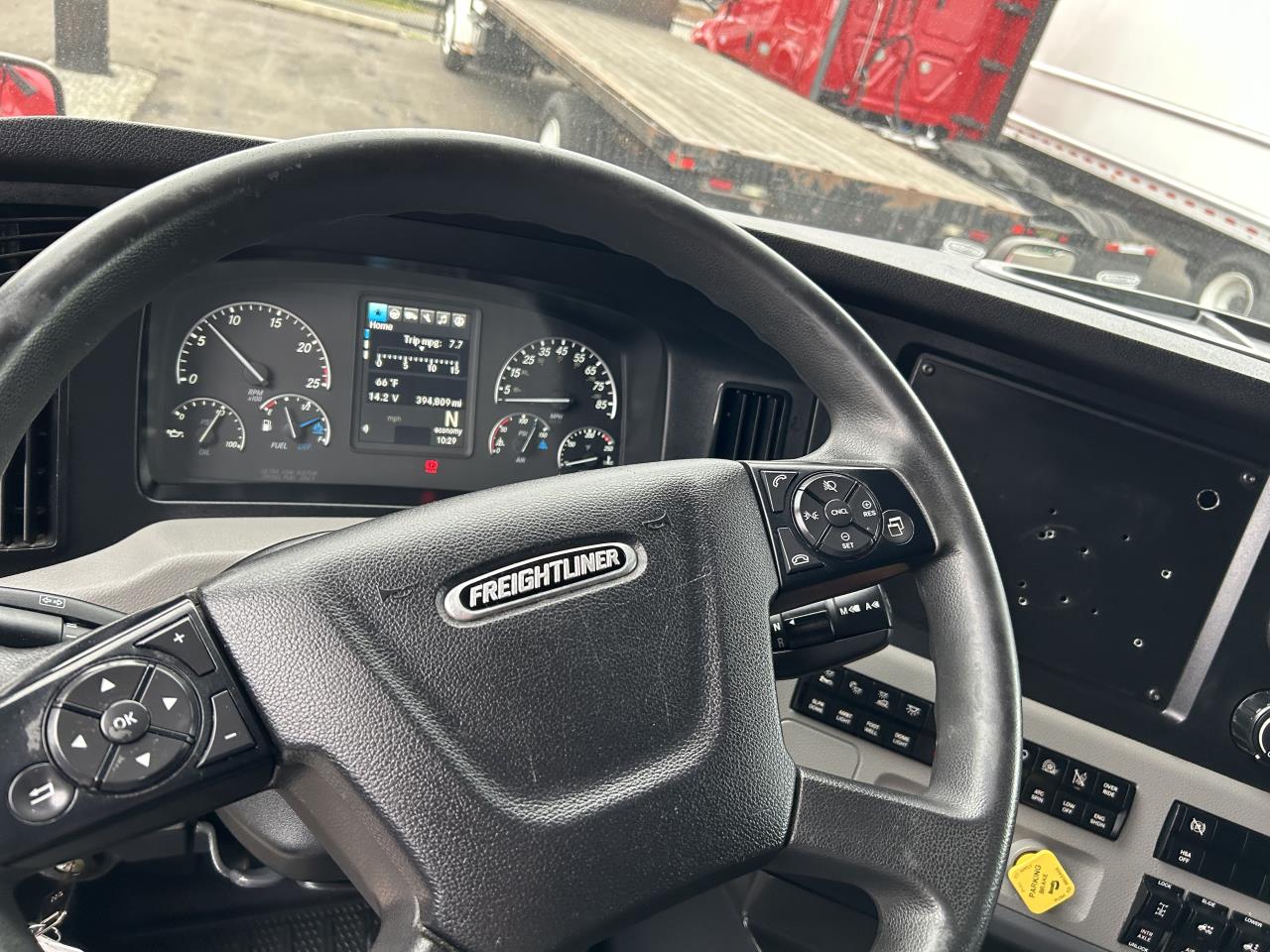 2022 Freightliner Cascadia - image 10