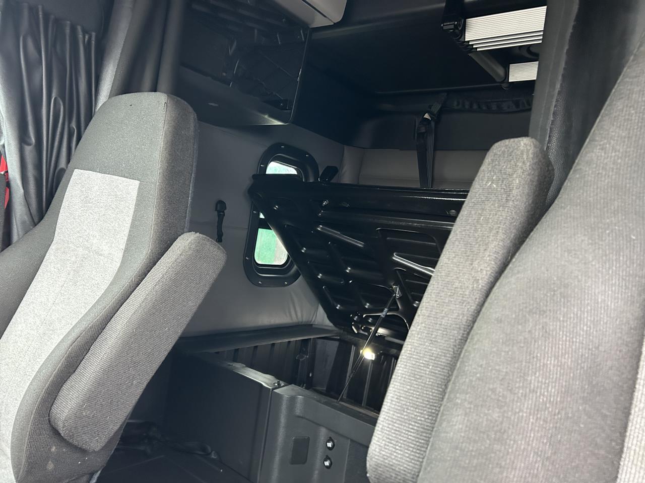 2022 Freightliner Cascadia - image 8