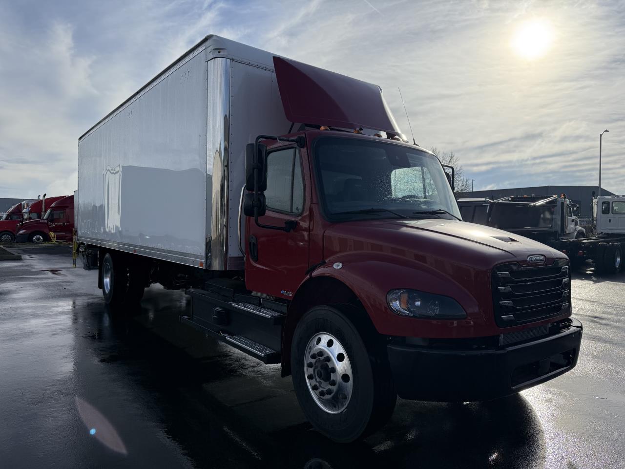 2025 Freightliner eM2 - image 3