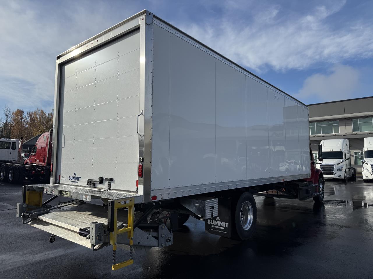 2025 Freightliner eM2 - image 5