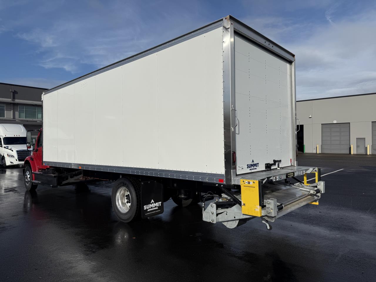 2025 Freightliner eM2 - image 7