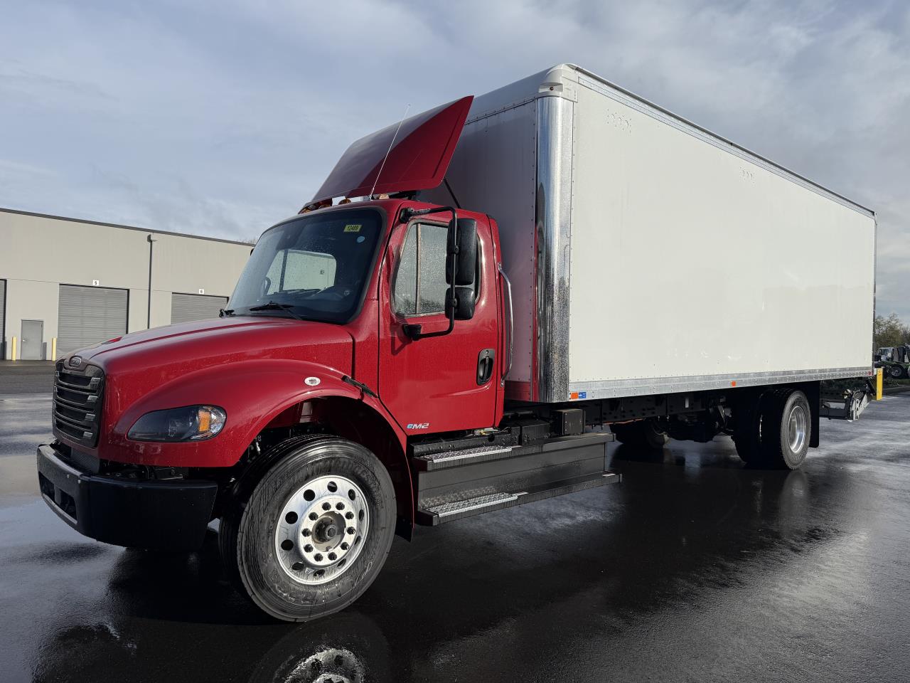 2025 Freightliner eM2 - image 1