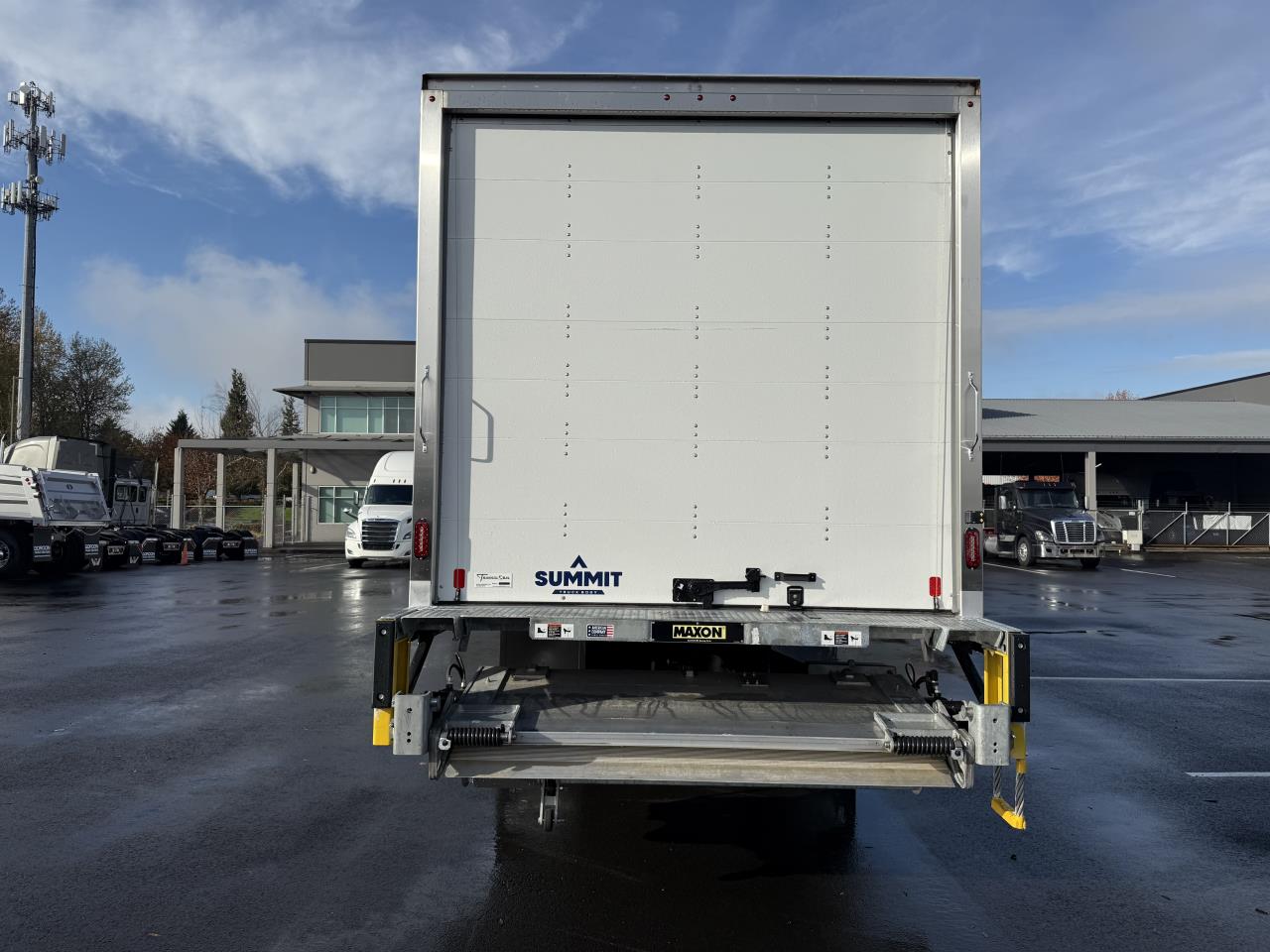 2025 Freightliner eM2 - image 6