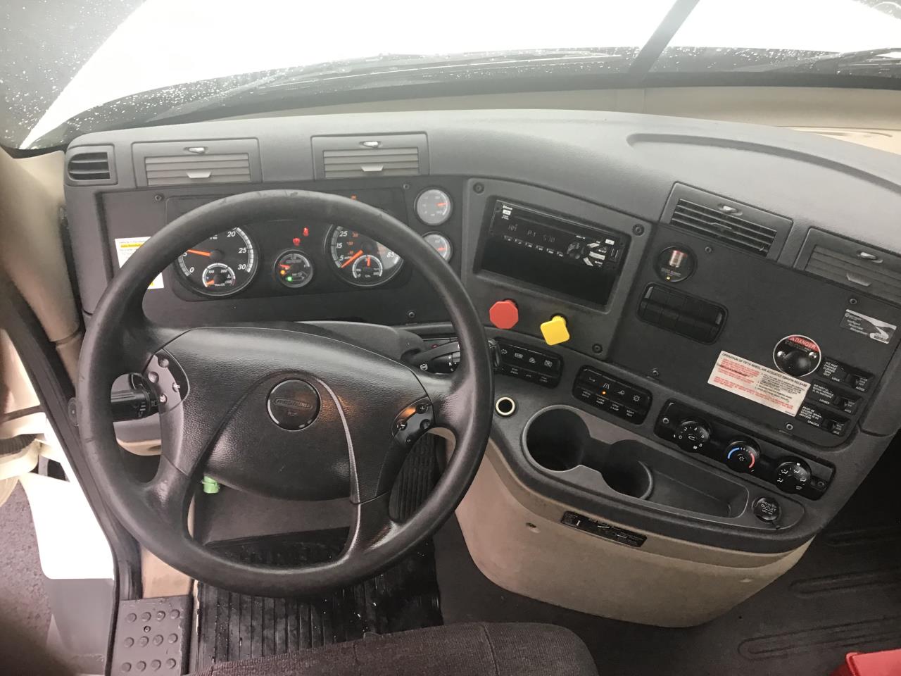 2018 Freightliner Cascadia - image 5