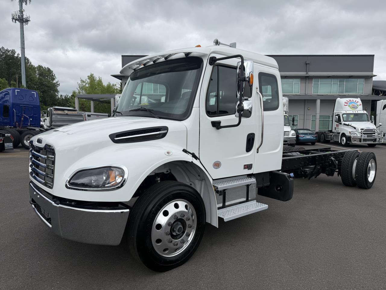 2025 Freightliner M2 106 in Albany, OR — photo 3