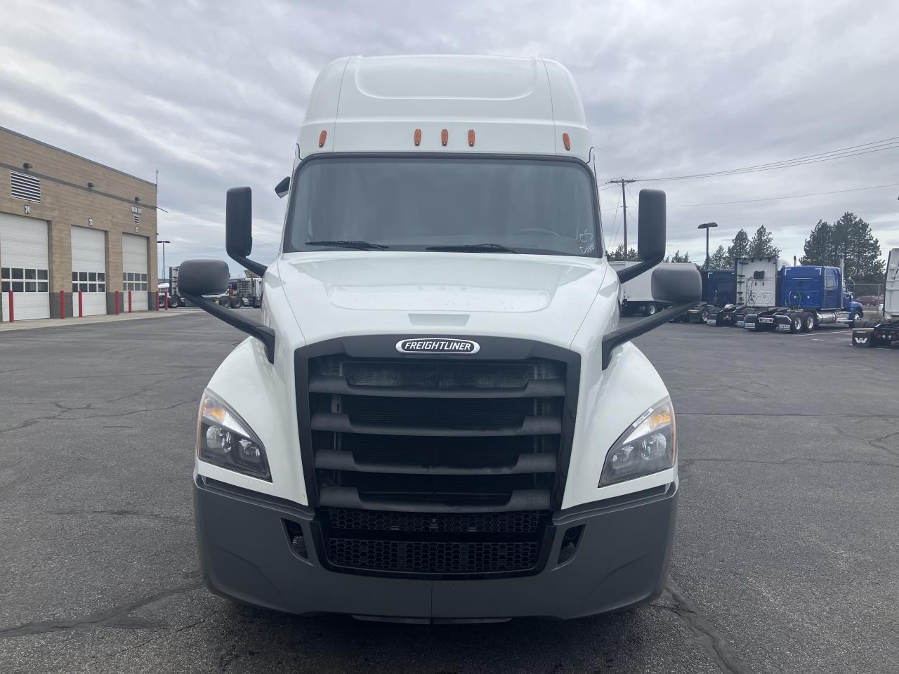 2020 Freightliner Cascadia - image 4