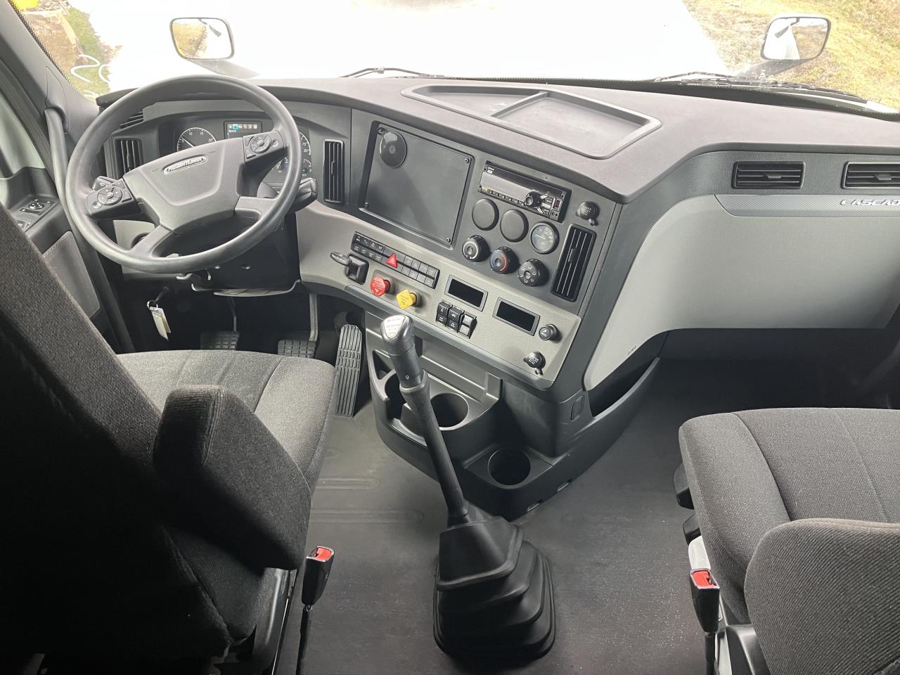 2020 Freightliner Cascadia - image 7