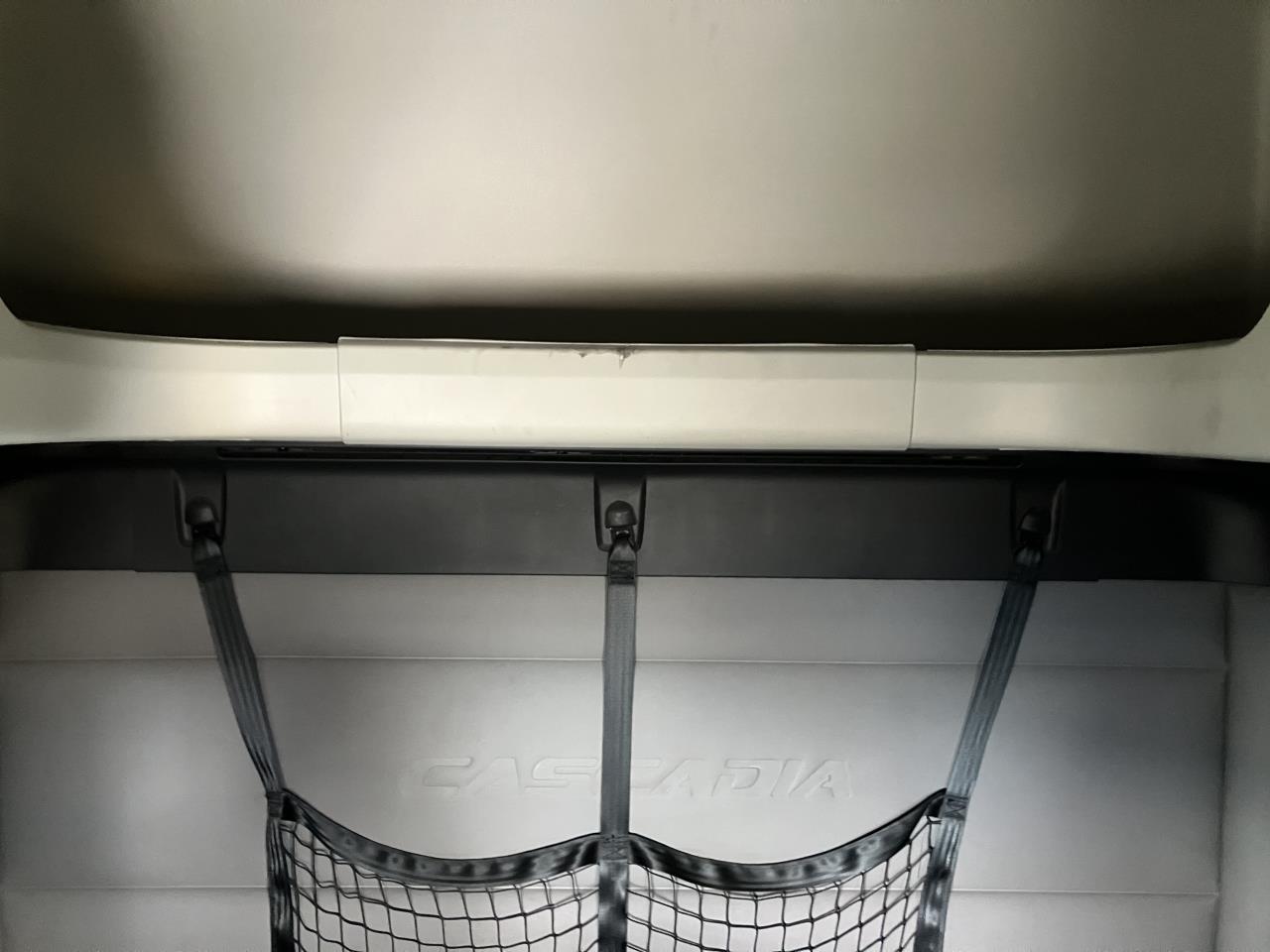 2020 Freightliner Cascadia - image 9