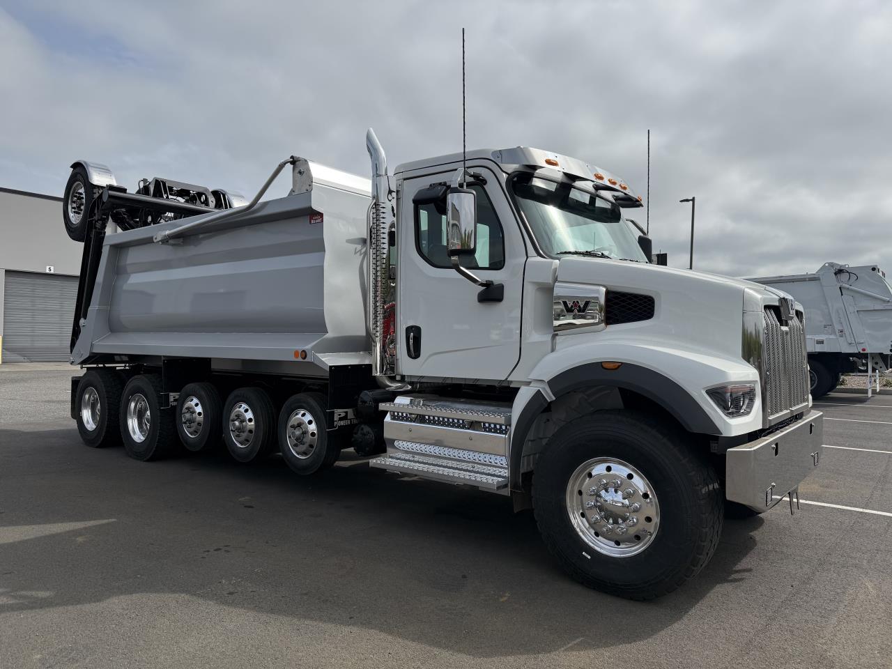 2025 Western Star 47X - image 3