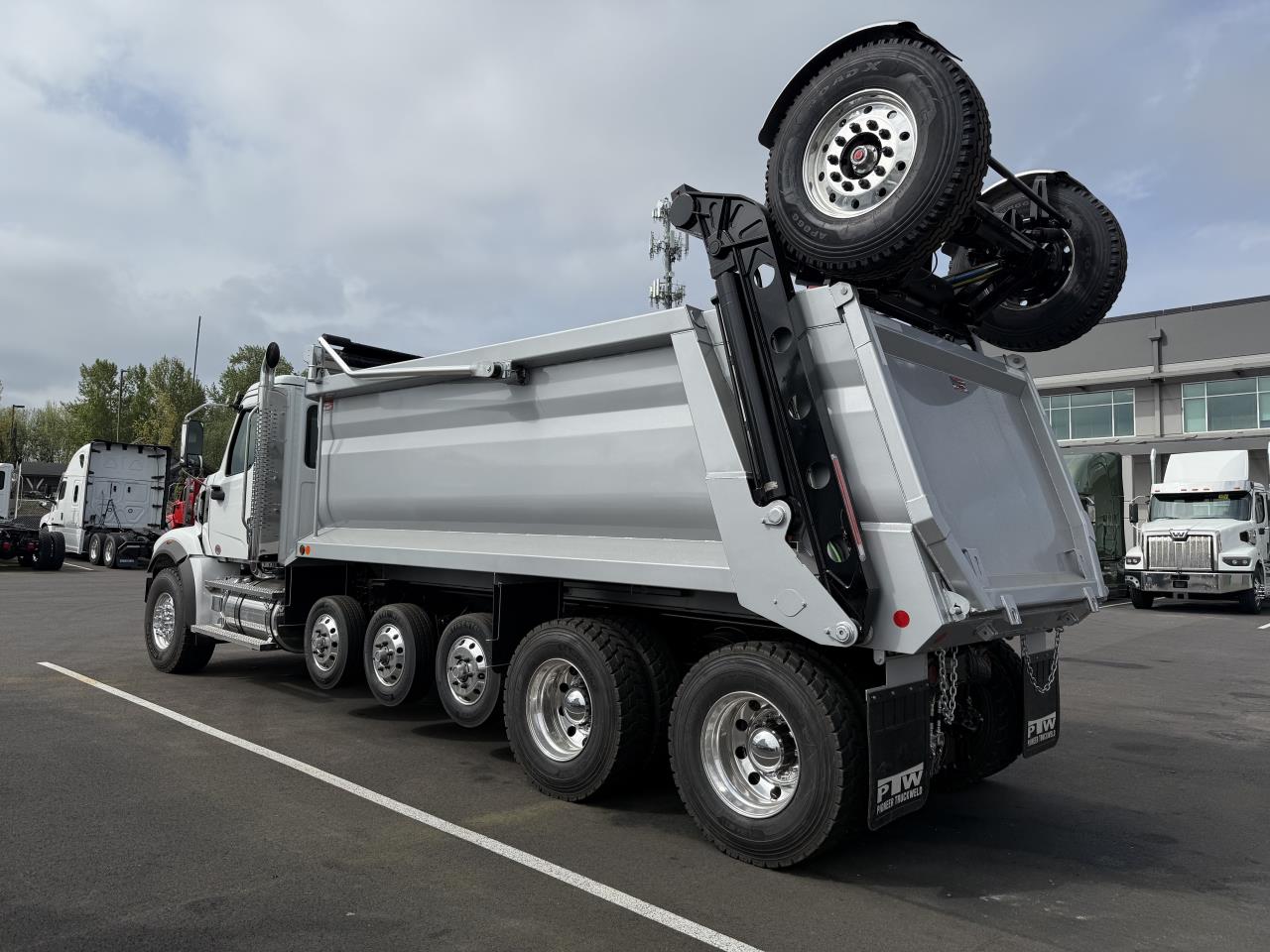 2025 Western Star 47X - image 4