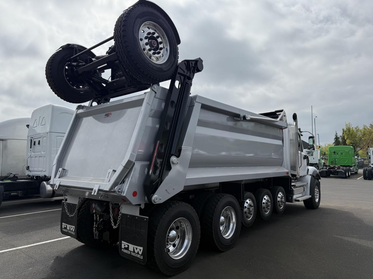 2025 Western Star 47X - image 6