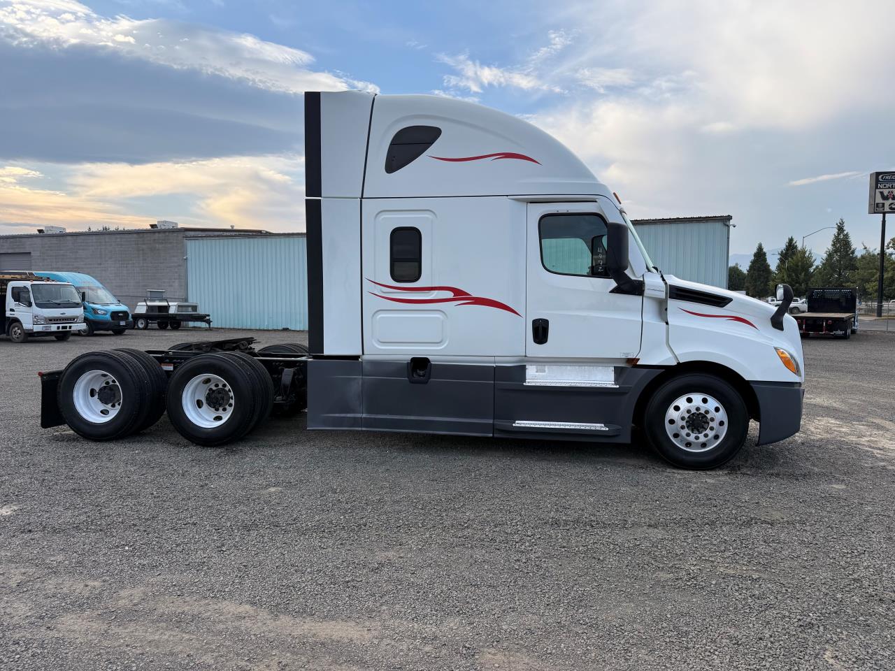 2021 Freightliner Cascadia - image 3
