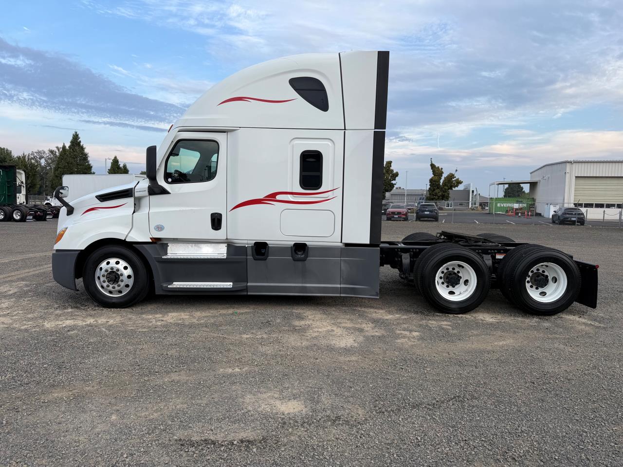 2021 Freightliner Cascadia - image 4