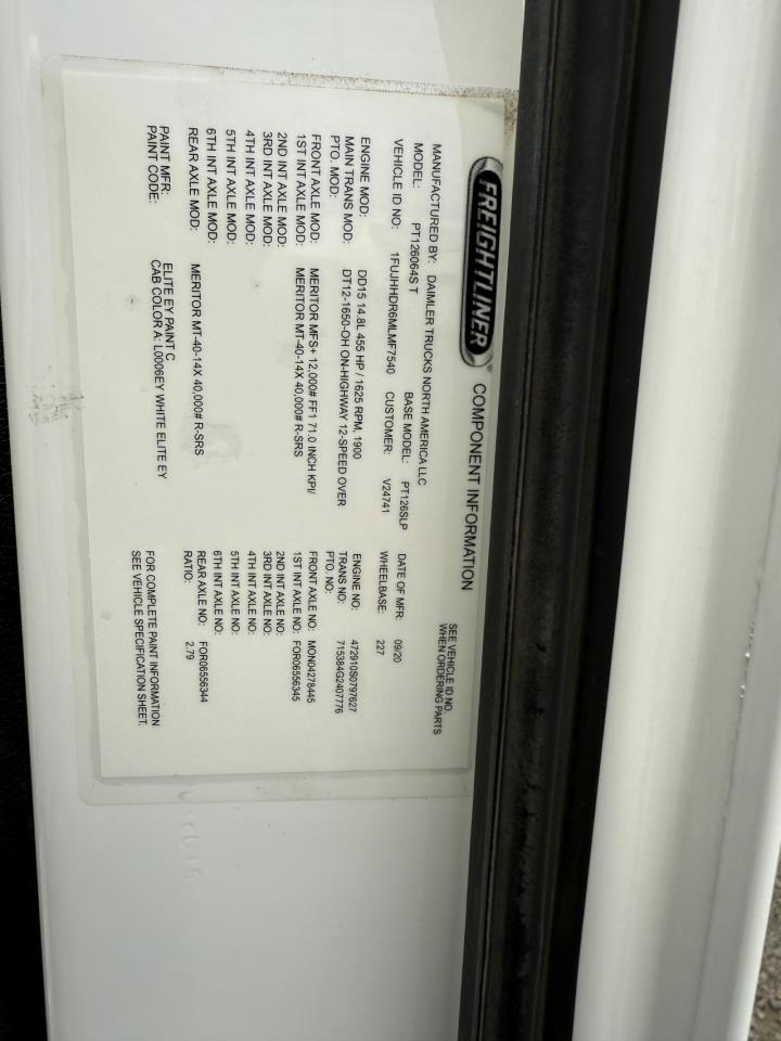 2021 Freightliner Cascadia - image 9