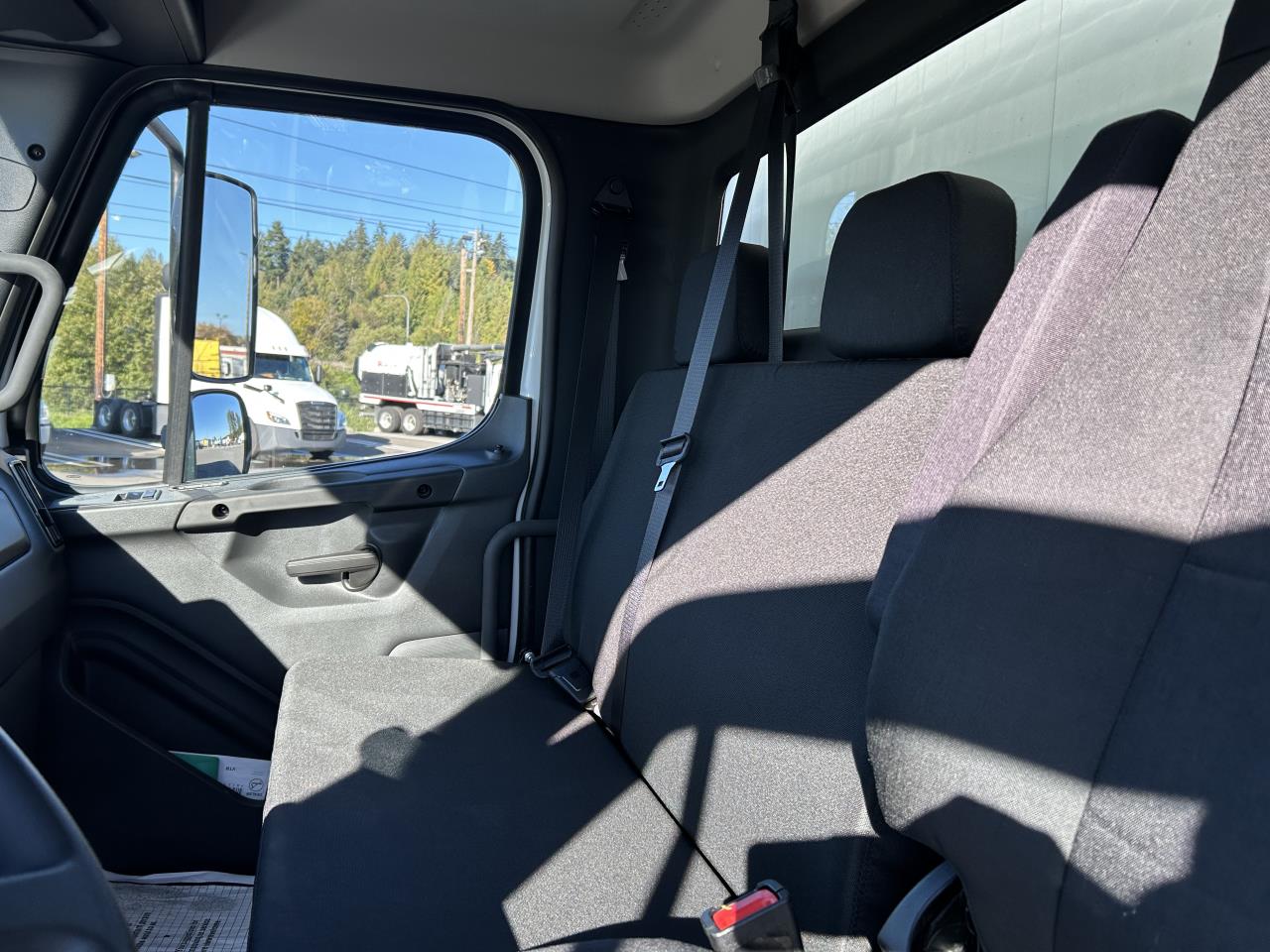 2025 Freightliner - image 7