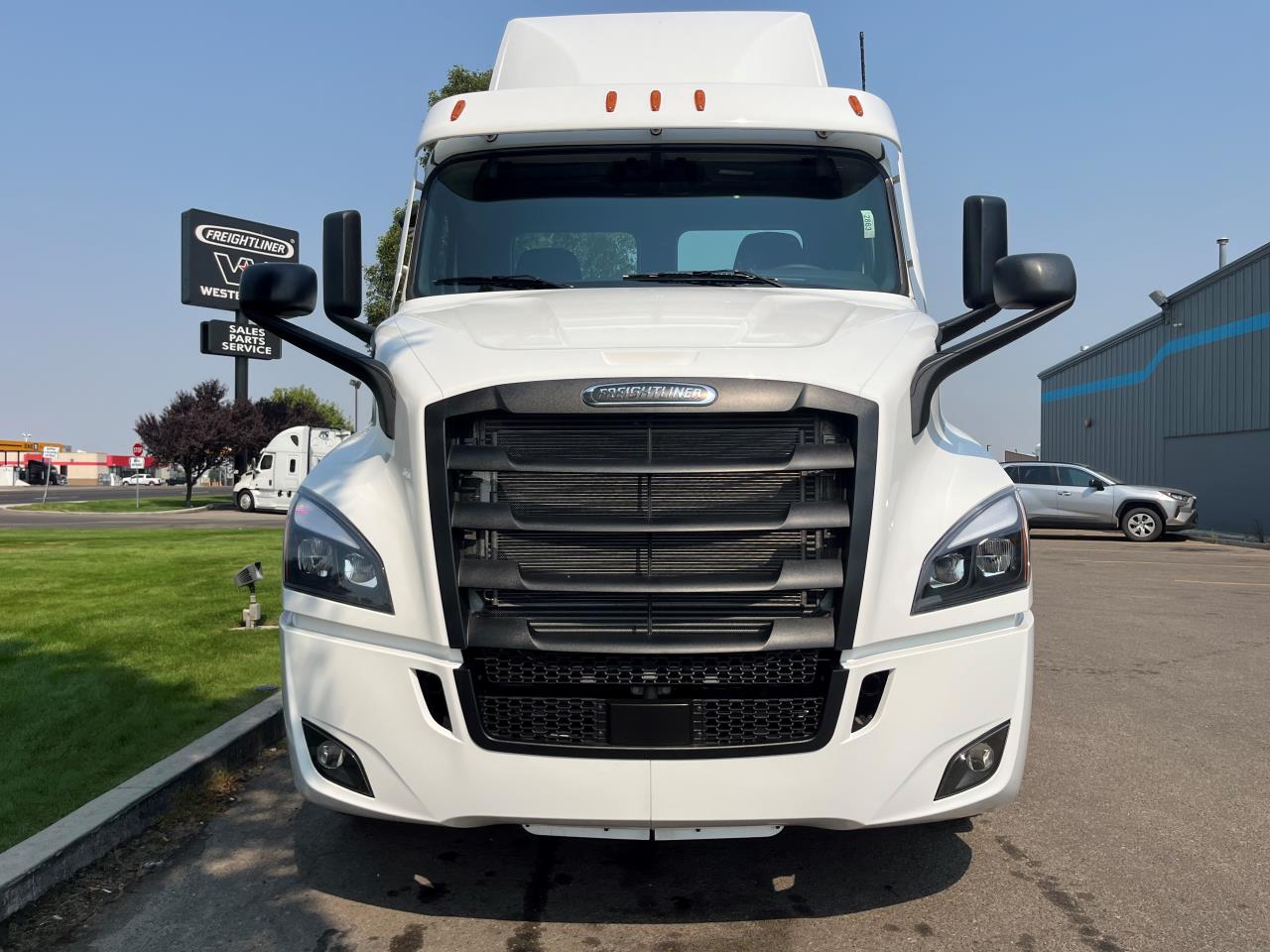 2025 Freightliner Cascadia - image 7