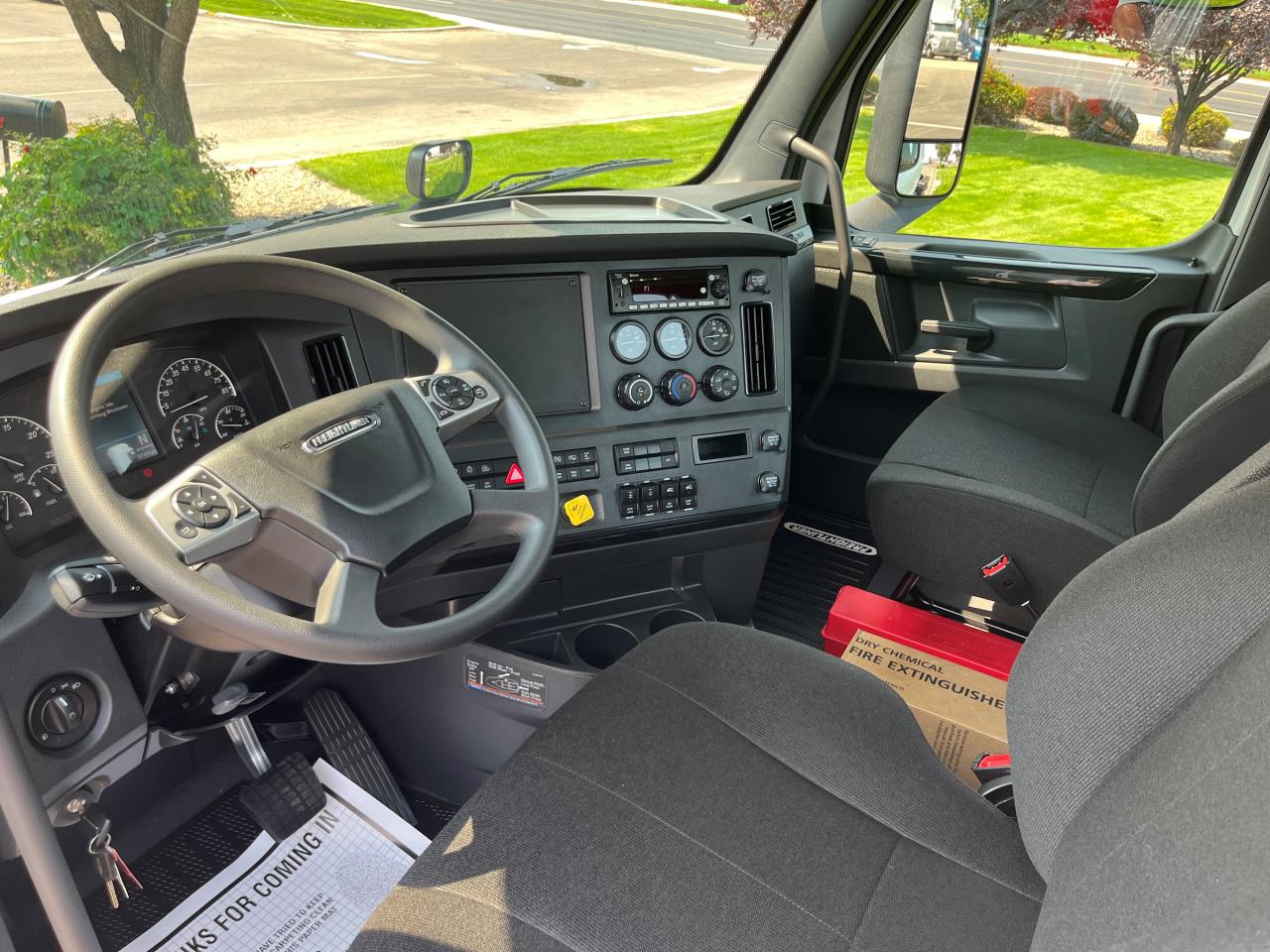 2025 Freightliner Cascadia - image 8