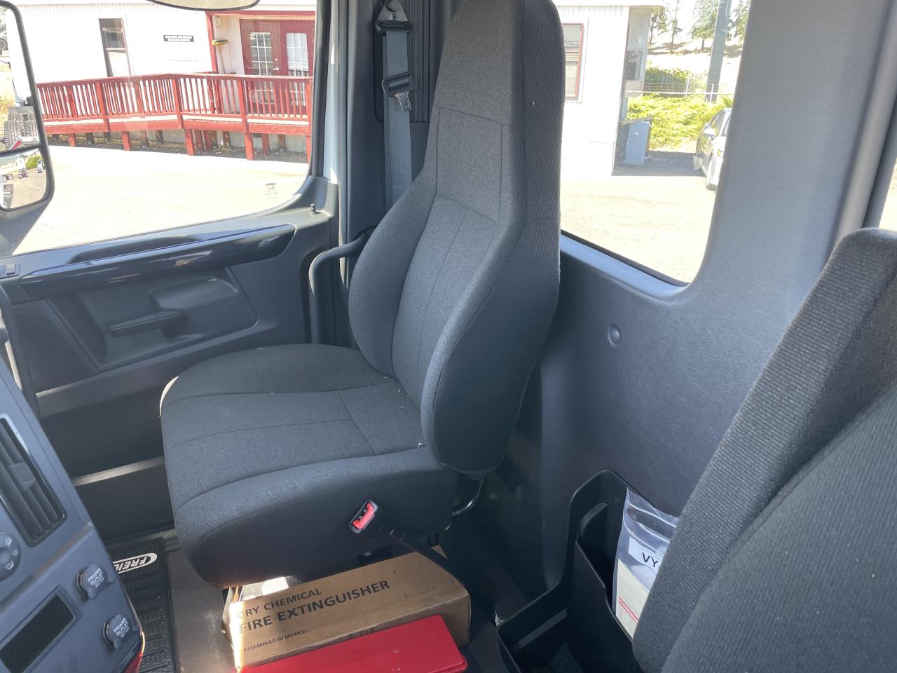 2025 Freightliner Cascadia - image 4