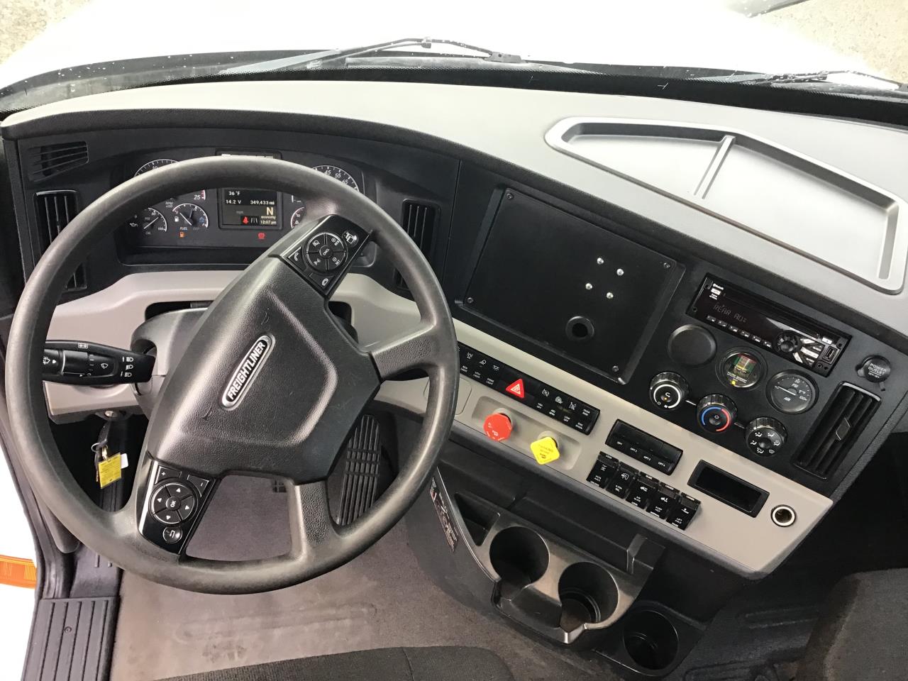 2020 Freightliner Cascadia - image 7