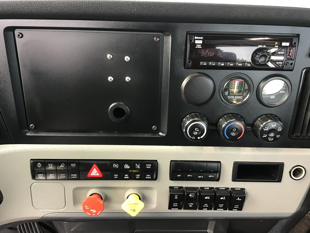 2020 Freightliner Cascadia - image 8