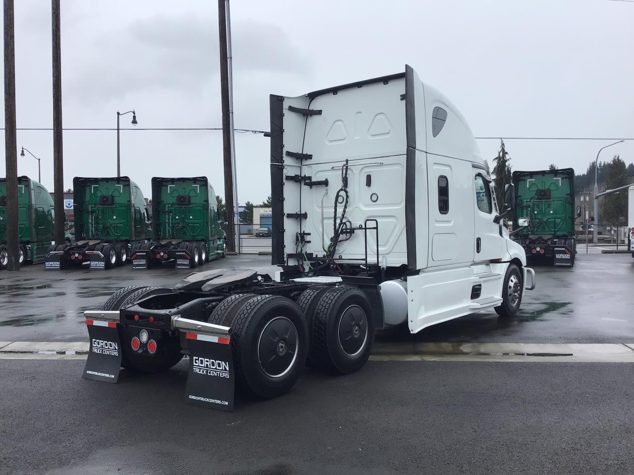 2024 Freightliner Cascadia - image 2