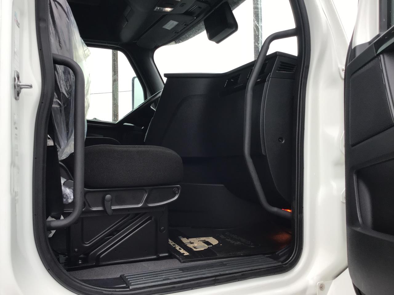 2024 Freightliner Cascadia - image 4