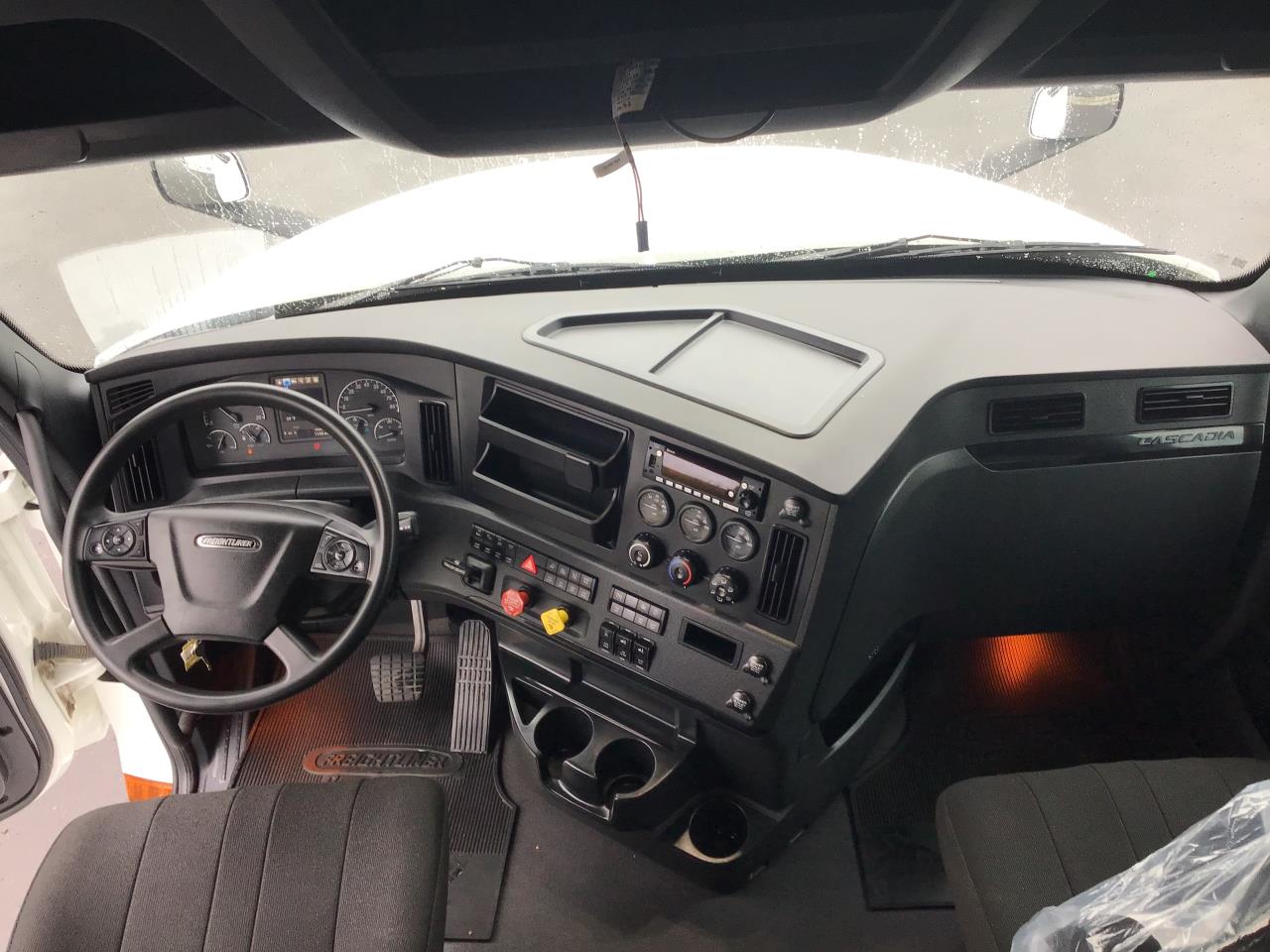 2024 Freightliner Cascadia - image 8