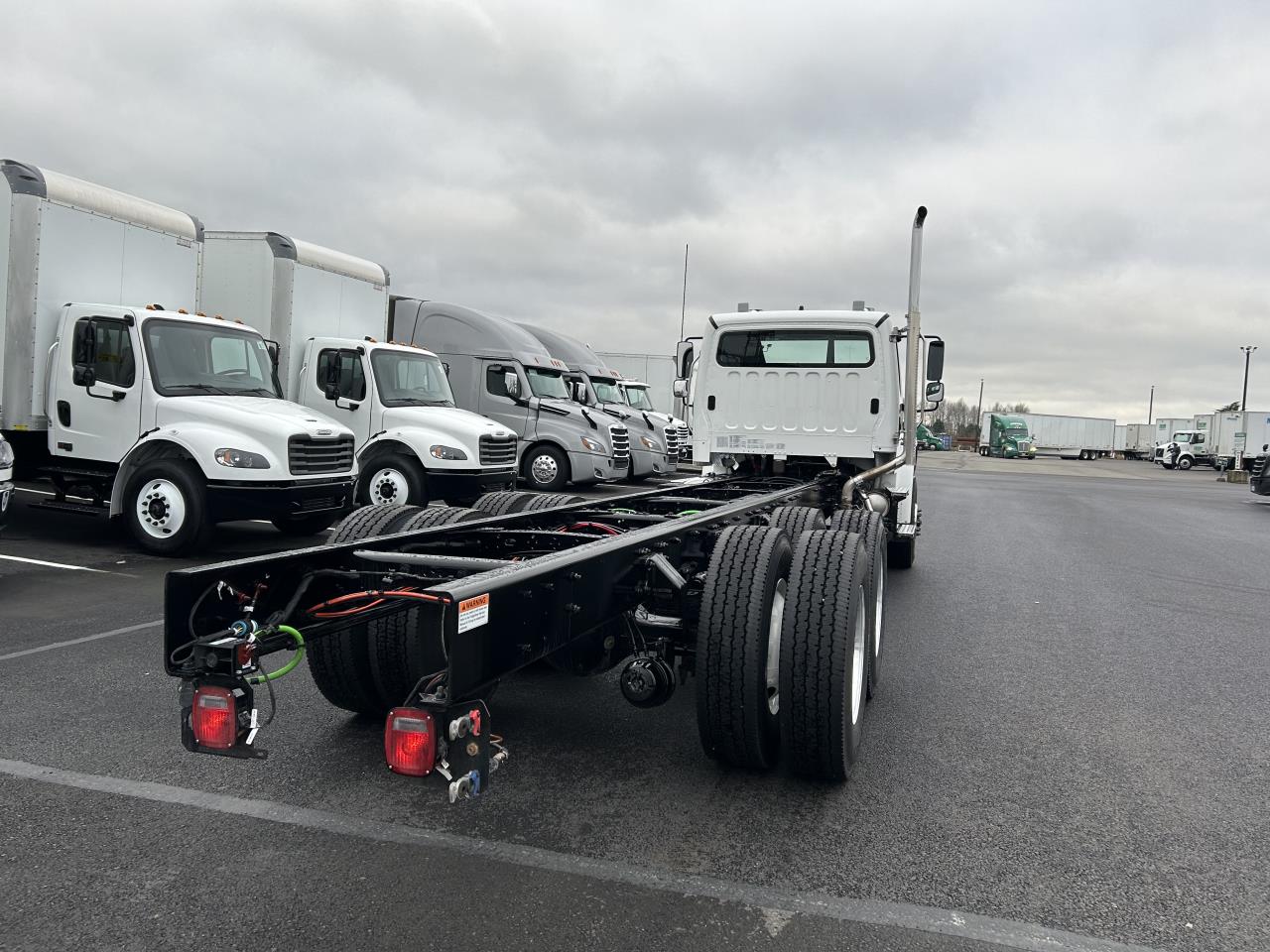 2025 Freightliner - image 3