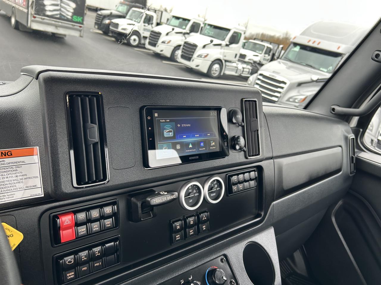 2025 Freightliner - image 7