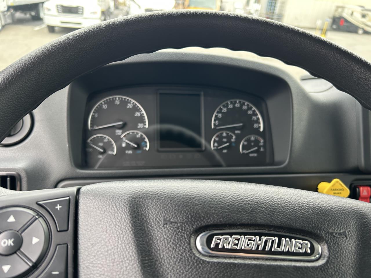 2025 Freightliner - image 12
