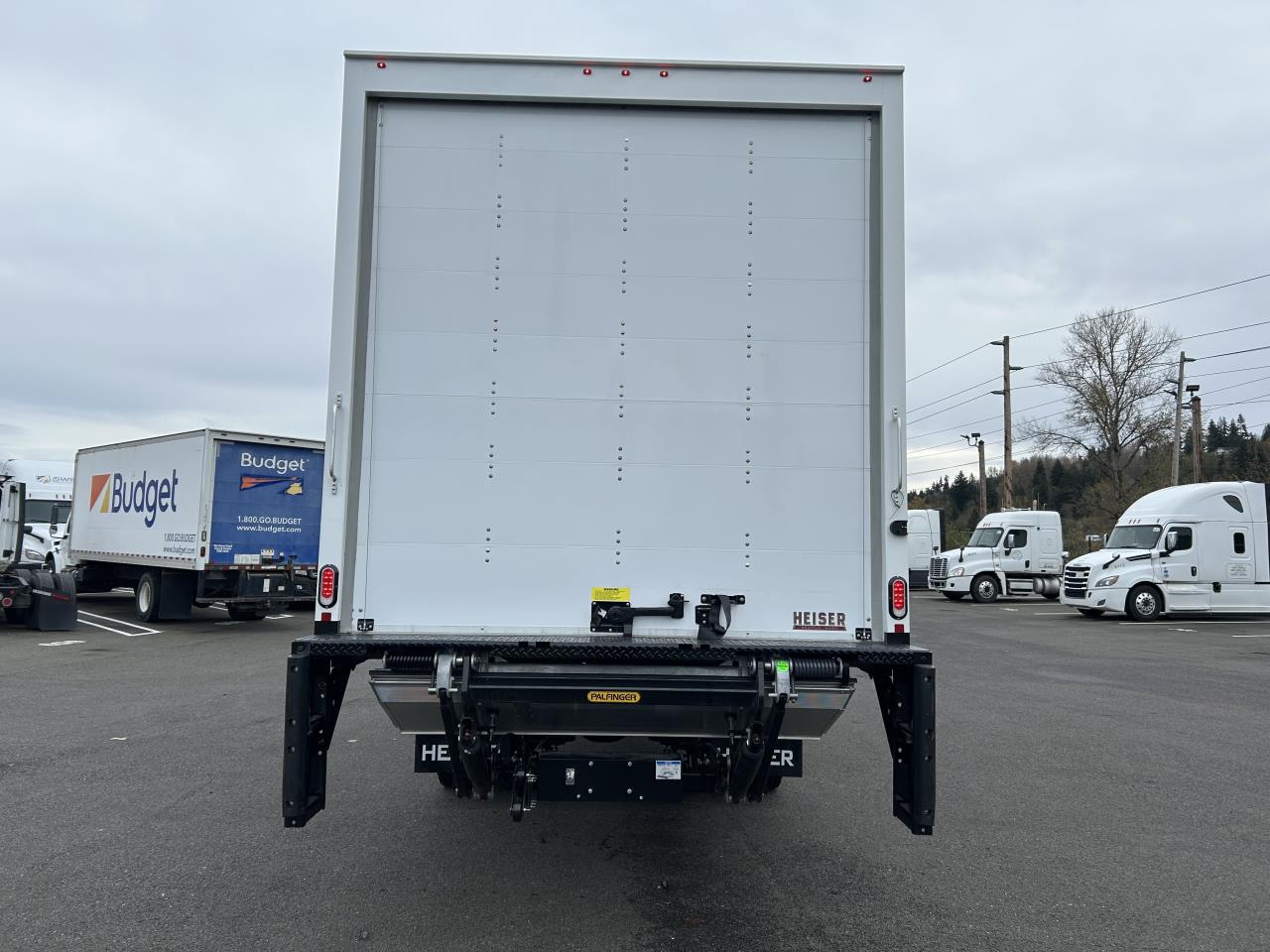 2025 Freightliner - image 3