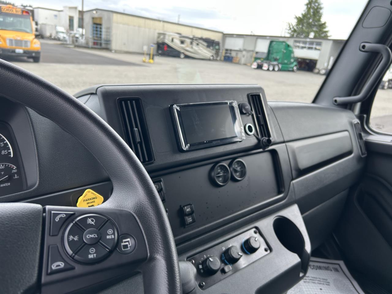 2025 Freightliner - image 11