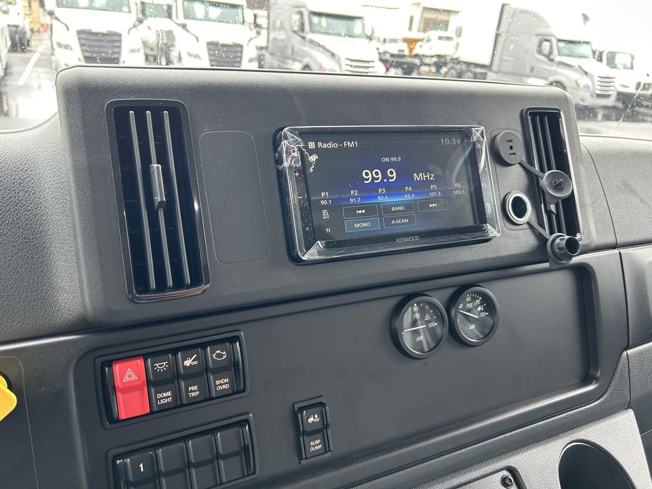 2025 Freightliner - image 7