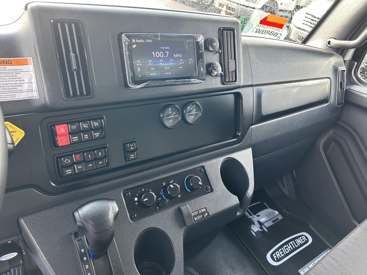 2025 Freightliner - image 8