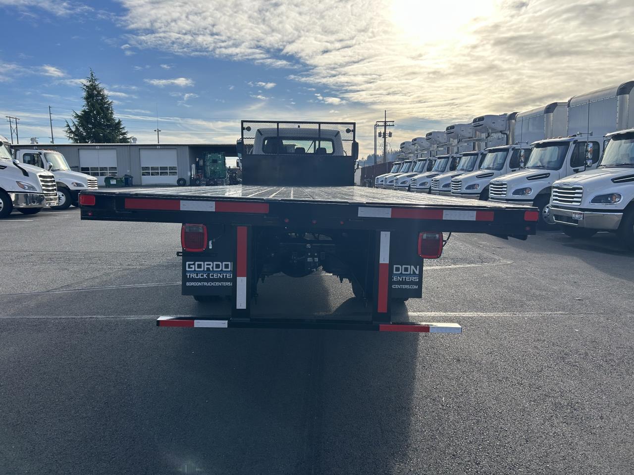 2025 Freightliner - image 3