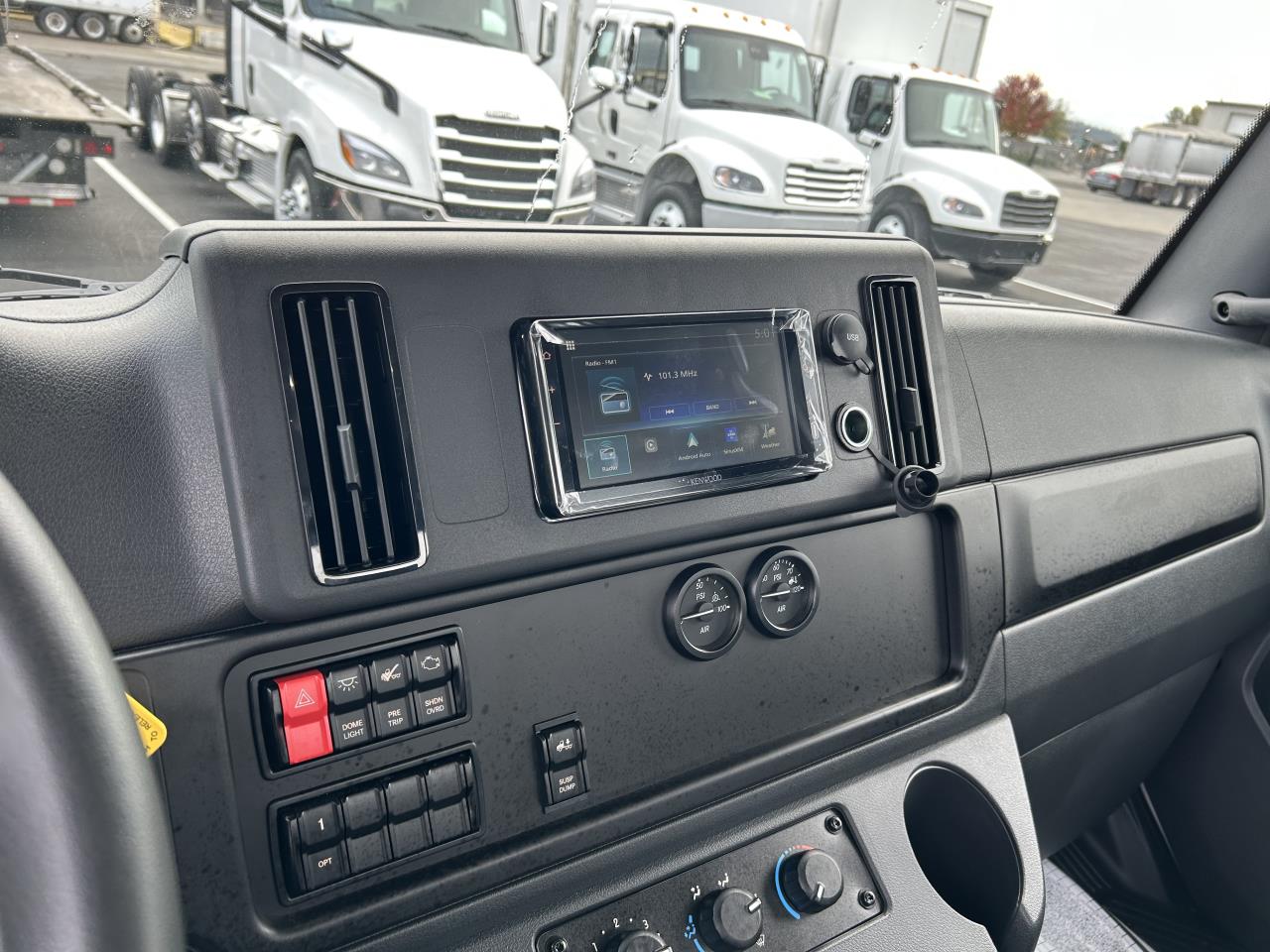 2025 Freightliner - image 7